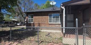 Charming 2BR Duplex in Aurora Gallery 3