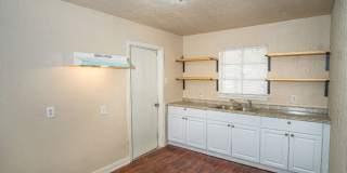 Cozy Remodeled Home Near Downtown Gallery 10