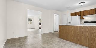 Fully Repainted 2be/1.5ba Duplex With Easy Access To The Highway Gallery 6