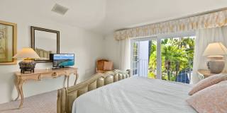 Kahala Oasis: Expansive 6BR Luxury Estate w/ Pool, Spa & Minutes to Beach Gallery 23
