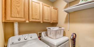 Top-Floor Serenity: Bright & Modern Fully Furnished Boulder Retreat Gallery 24