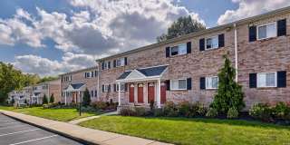 Village Square Gallery 27