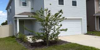 Beautiful Newberry Home – Spacious, Modern & Peacefully Located Gallery 1