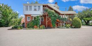 212 FREDERICK Avenue S Gallery 10