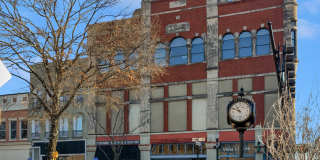 102 N Hill Street Gallery 1
