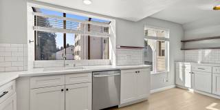Amazing 2bed/1.5bath Condo Unit with Private Balcony in Meridian Park! Gallery 6