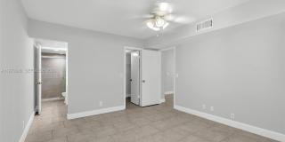 3014 SW 21st Ter Gallery 20