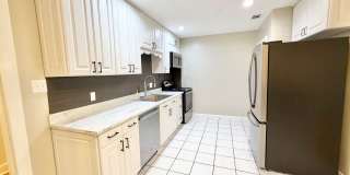 3/2 Duplex Conveniently Situated in an Established Neighborhood! Gallery 13