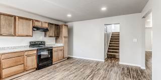 Charming Home + Balcony + Centrally Located in OKC + 3 bedrooms Gallery 7