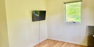 Charming  home on quiet street, great location Gallery 14