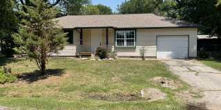 Very Nice 3BR/2BA House w/Attached Garage! Gallery 1