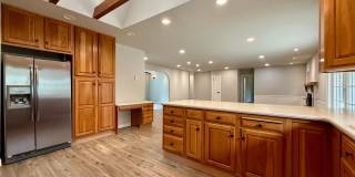 Stylish 3-Bedroom Remodel with Two Fireplaces and Mountain Views Gallery 15