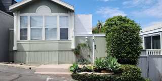 Perfect Home Walking Distance to Beach Gallery 1