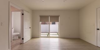 17601 Hamlin Street Gallery 13