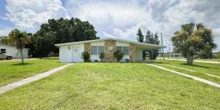 Cozy 3 Bedroom Home with Updated Kitchen and Spacious Yard in Port Charlotte Gallery 1