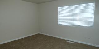 Townhouse Located Near School, Parks, Freeway Access! Gallery 14