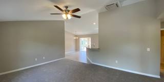 Desirable SE Ocala Neighborhood 3/2/2 *WON'T LAST* Gallery 4