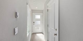 3bd/2.5ba Lynnwood Townhome Gallery 4