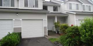 2 Bed 2.5 Bath Townhouse with Lake access Gallery 1