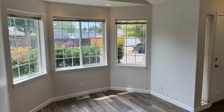 2 bedroom 1 bath duplex with garage! Gallery 5
