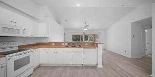 Spacious 3 bedroom 2 bathroom home in Lehigh Acres - New flooring! Gallery 11