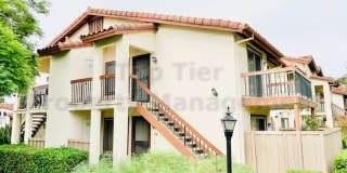 Beautiful 2 Bd/1 Ba, 806 sf upper unit condo located in very desirable La Jolla Colony community Gallery 1