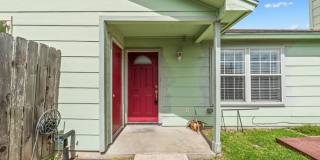 Townhouse for Rent – 2 Bed / 1 Bath Gallery 1