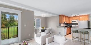 Charming 2BR Condo in Bothell Gallery 3
