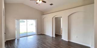 Spacious Three-Bedroom Home in Savannah Estates Gallery 6