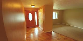 Gorgeous Home with Granite Counters and Custom Built-ins! Gallery 4