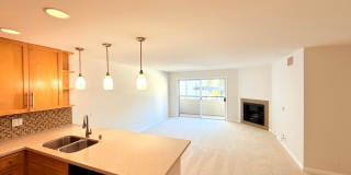 Fantastic Spacious 2 bed 2 bath condo in prime Sherman Oaks - Studio City with Pool and Gym! Gallery 5
