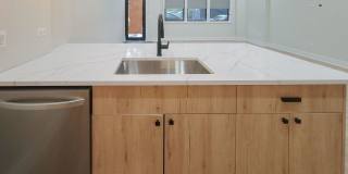 3829 N Southport Gallery 21