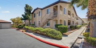 2 BEDROOM CONDO WITH MOUNTAIN VIEWS! Gallery 1