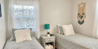 3945S- The Sunset Lane Cottage | FURNISHED Gallery 30