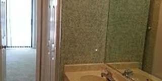 Nice townhome in great location Gallery 1
