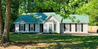 Welcome home! Newly renovated, prime Senoia location, walk to downtown Senoia, enclosed garage for 4th bedroom, must see! Gallery 1