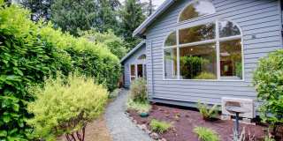 Lovely Clinton Home with Great Light and Pet Friendly! Gallery 1