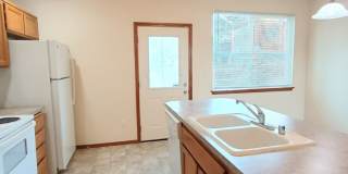 2 Bedroom 2.5 bath BIG Townhouse with garage - minutes from JBLM East Gate Gallery 49
