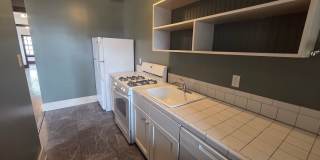 2 Bedroom, 1 Bathroom in Historical Woodland Avenue building! Gallery 24