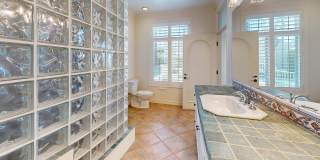 Spacious 4-bedroom 4.5 bath Home in a Gated Complex Gallery 68