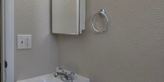 SPACIOUS, BRIGHT 2 BEDROOM - LARGE YARD Gallery 17