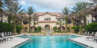945 REGISTRY Boulevard Gallery 13