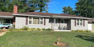 3 Bedroom 1 Bath on a Full Basement with Fenced Yard Gallery 1