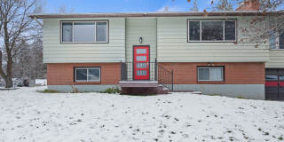 4-Bedroom Retreat in Medical Lake - 2 Baths  2,454 Sq/Ft Half Month Rent Free! Gallery 1