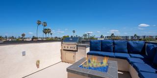 Beautiful 3 bed 2.5 baths "fully furnished" townhouse in the charming neighborhood of University Heights. Gallery 51