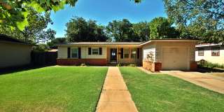Great Three Bedroom with 2 Living Areas Gallery 1