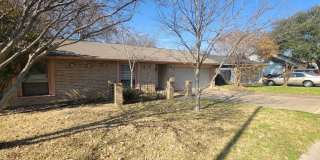 Great Central Location - 3 Bed / 2 Bath Single Story! Gallery 3