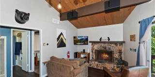 Treehouse-like atmosphere with peek-a-boo views of Lake Arrowhead Gallery 10