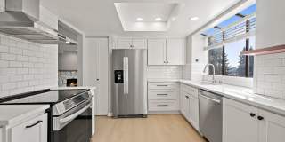 Amazing 2bed/1.5bath Condo Unit with Private Balcony in Meridian Park! Gallery 1