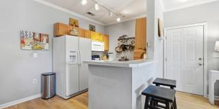 710 N Person Street Gallery 7